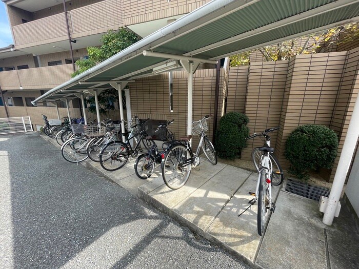 物件外観写真5　(駐輪場)