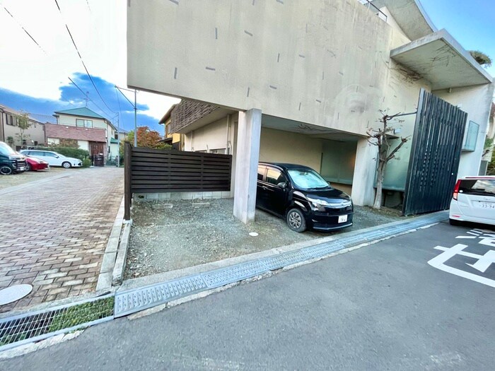 物件外観写真4　(駐車場)