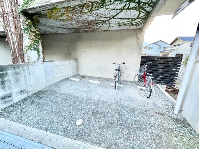 物件外観写真5　(駐輪場)