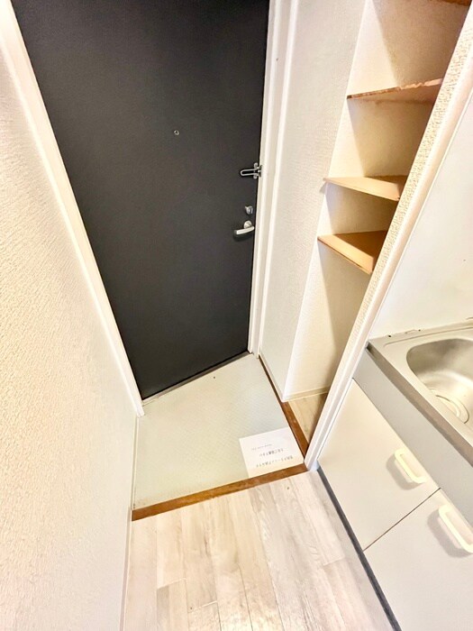 物件内観写真13　(玄関)