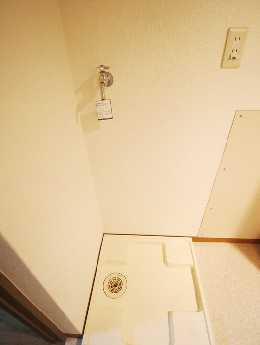 物件内観写真12　(洗濯機置場)