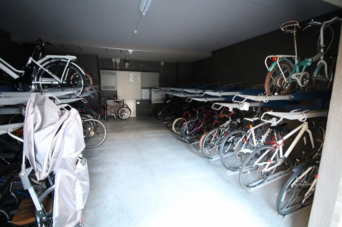 物件外観写真3　(駐輪場)