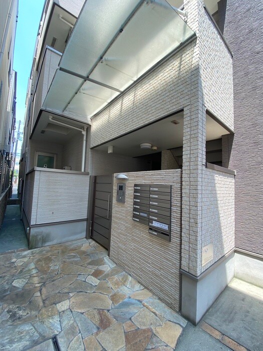 物件外観写真6　(エントランス部分)