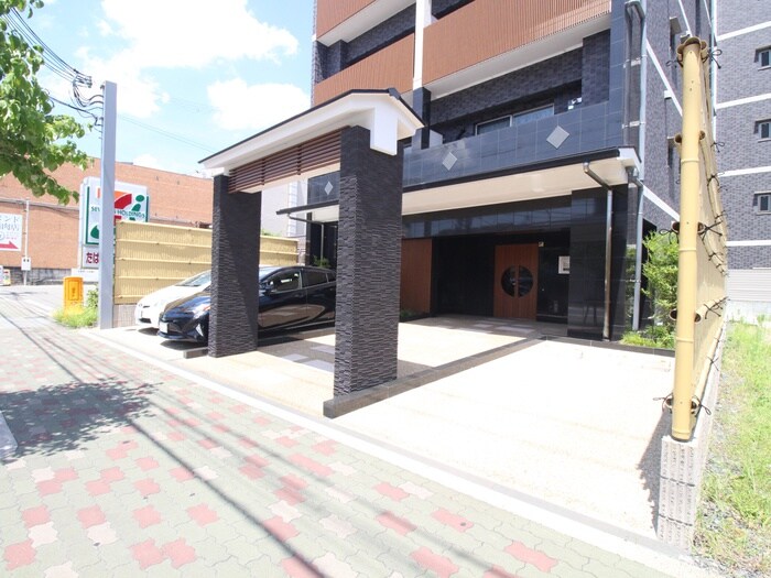 物件外観写真2　(エントランス部分)