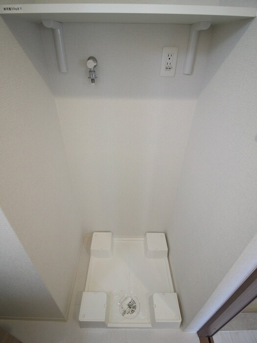 物件内観写真16　(洗濯機置場)