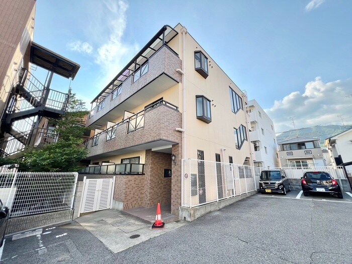 VILLA WEST ROKKOの物件外観写真