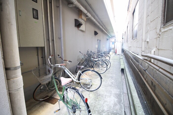 物件外観写真3　(駐輪場)