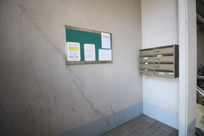 物件外観写真4　(エントランス部分)