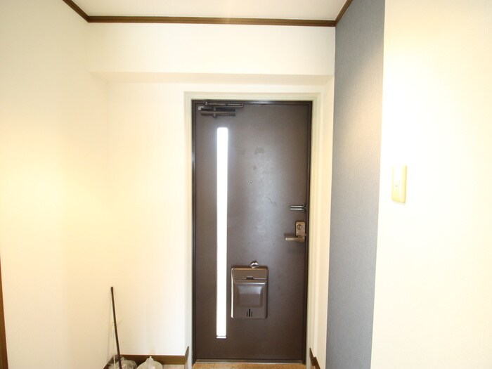 物件内観写真18　(玄関)