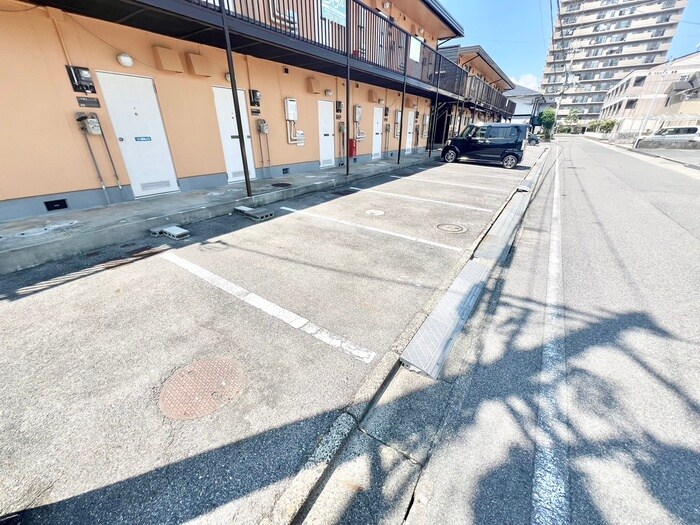 物件外観写真2　(駐車場)