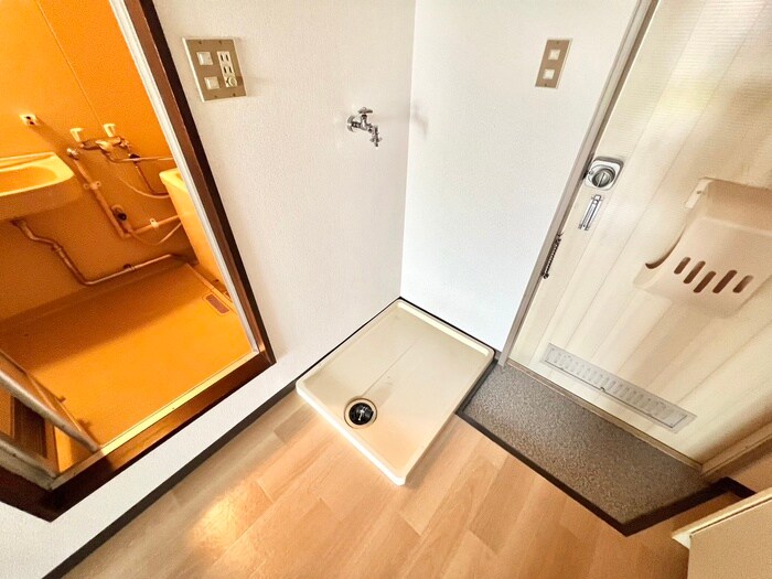 物件内観写真10　(洗濯機置場)