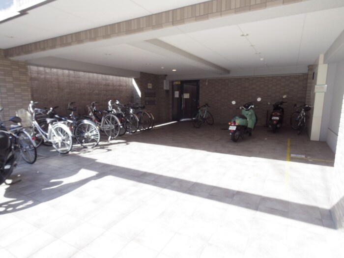 物件外観写真4　(駐輪場)