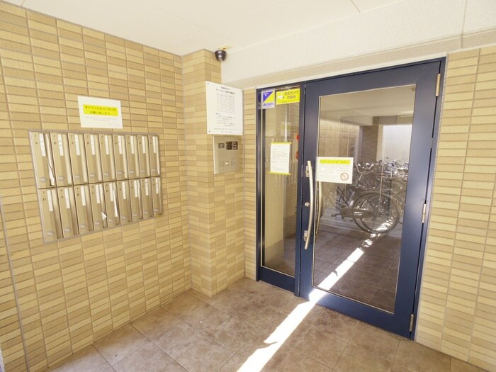 物件外観写真5　(エントランス部分)