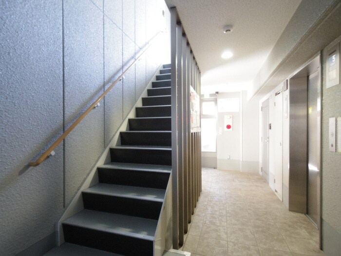 物件外観写真6　(エントランス部分)