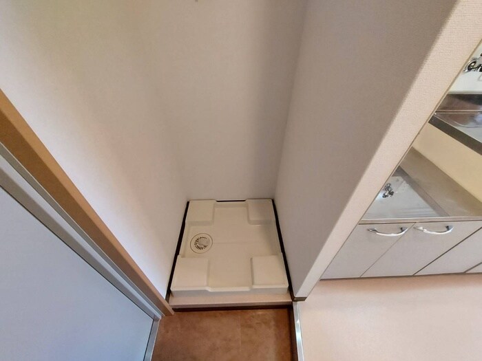 物件内観写真17　(洗濯機置場)