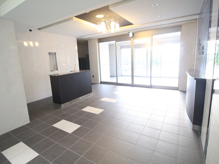 物件外観写真4　(エントランス部分)