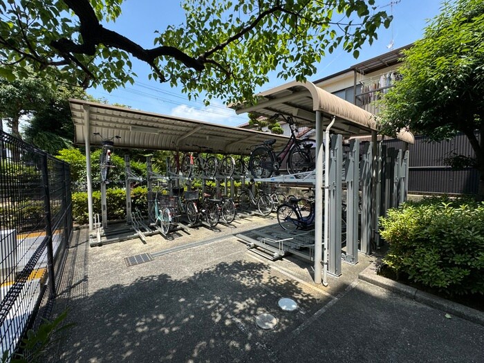 物件外観写真4　(駐輪場)