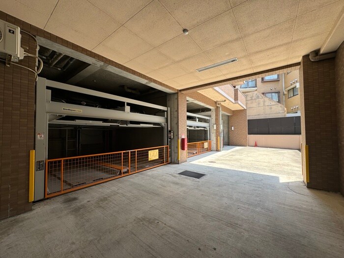 物件外観写真6　(駐車場)