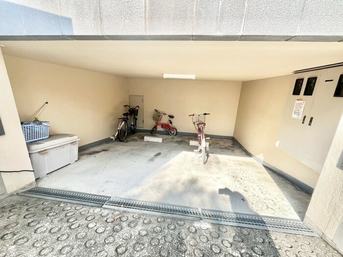 物件外観写真3　(駐輪場)