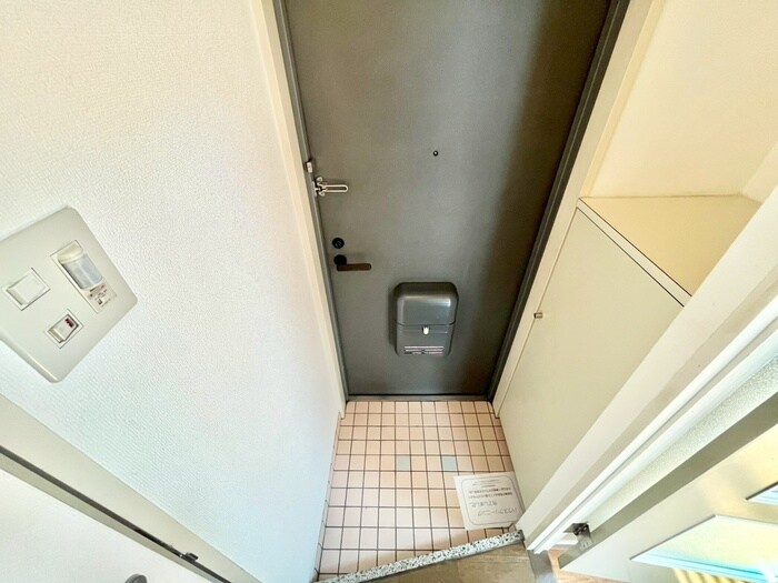 物件内観写真11　(玄関)