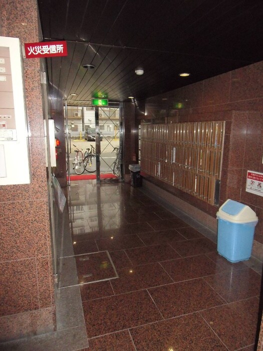 物件外観写真4　(エントランス部分)