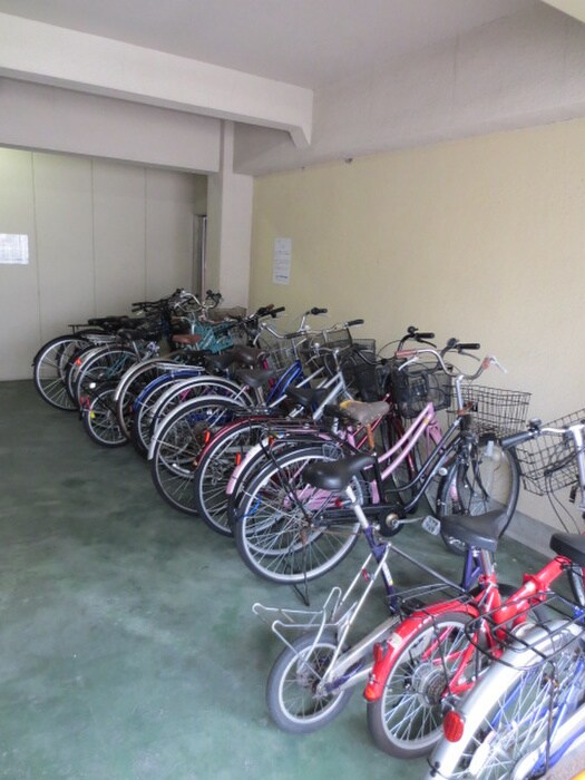 物件外観写真5　(駐輪場)