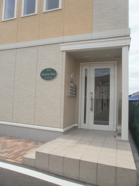 物件外観写真2　(エントランス部分)