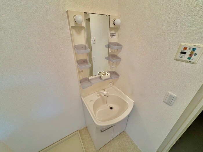 物件内観写真9　(洗面)