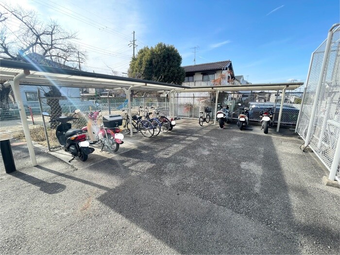 物件外観写真2　(駐輪場)