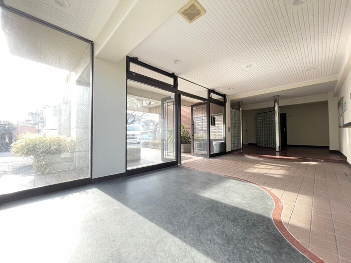 物件外観写真5　(エントランス部分)