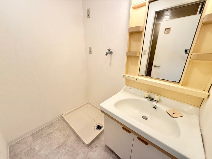 物件内観写真18　(洗濯機置場)