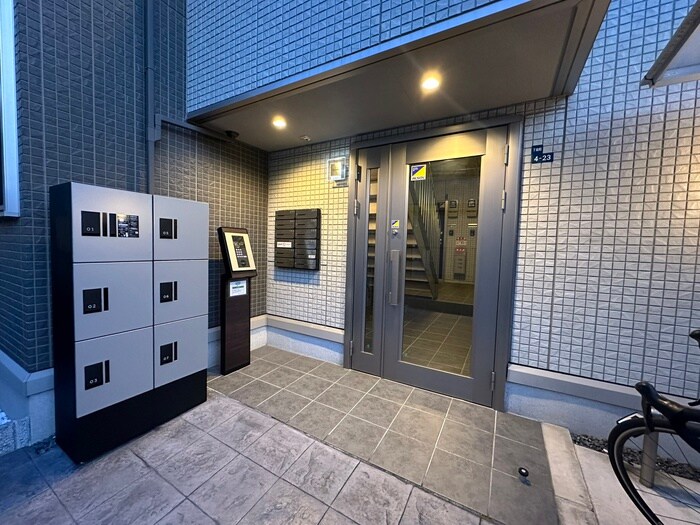 物件外観写真3　(エントランス部分)