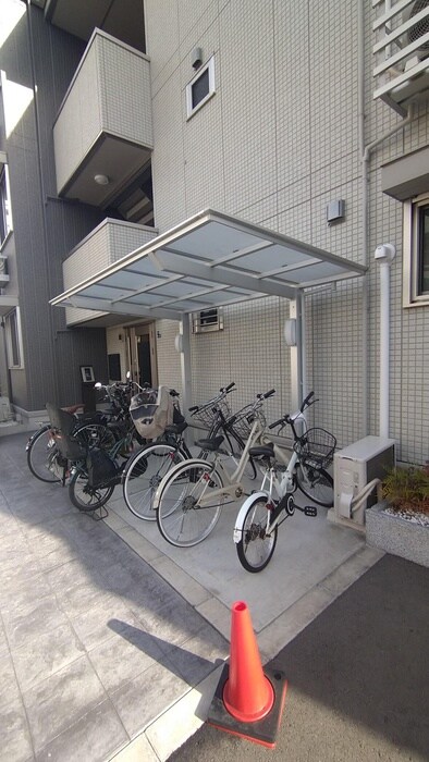 物件外観写真4　(駐輪場)