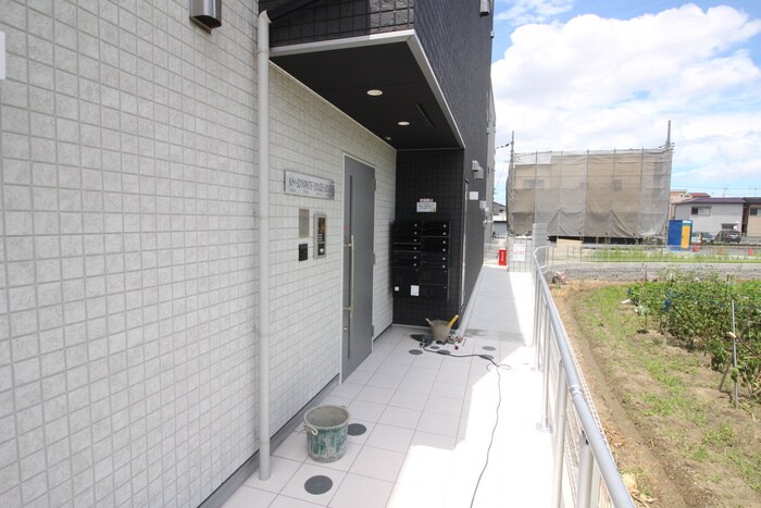 物件外観写真2　(エントランス部分)