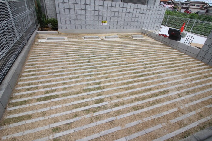 物件外観写真3　(駐車場)