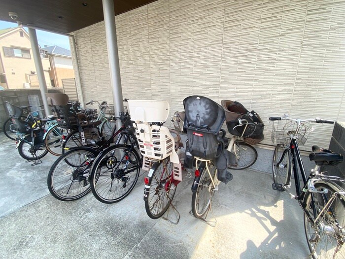 物件外観写真6　(駐輪場)