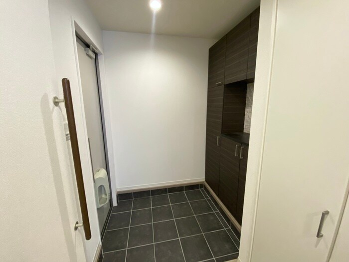 物件内観写真15　(玄関)