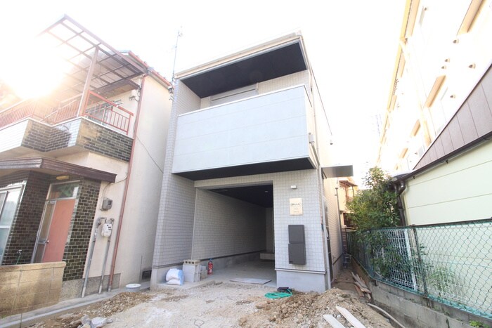 物件外観写真1　(建築中)