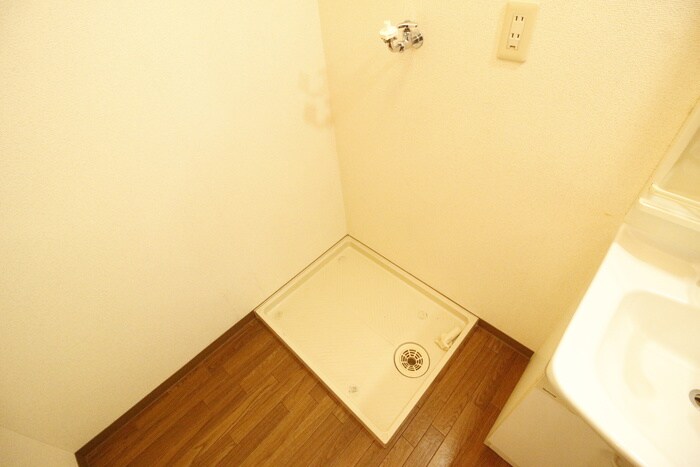 物件内観写真14　(洗濯機置場)