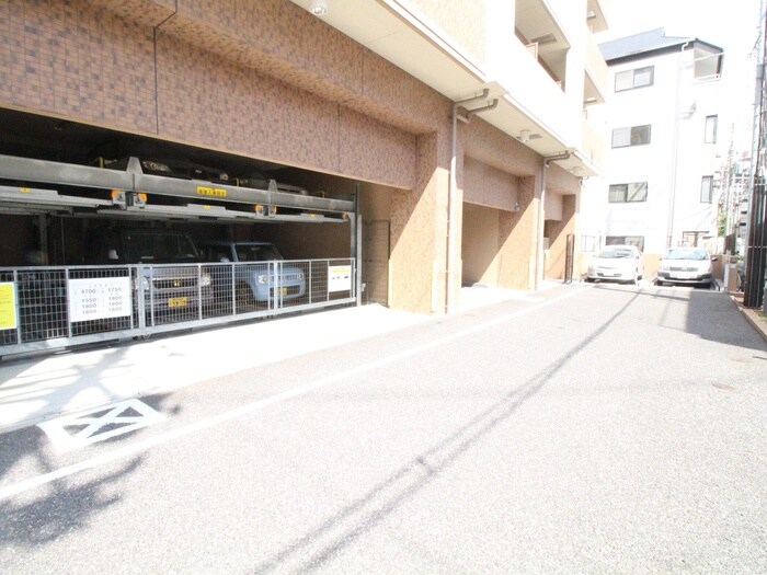 物件外観写真3　(駐車場)