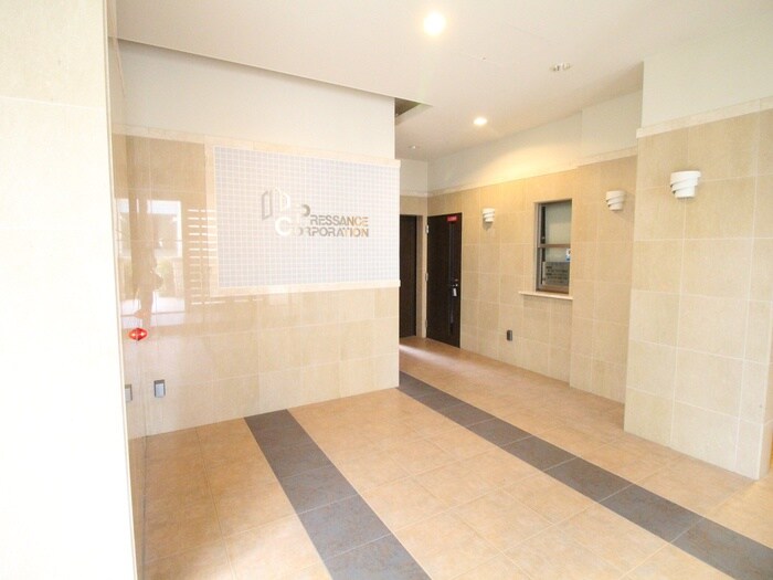 物件外観写真5　(エントランス部分)