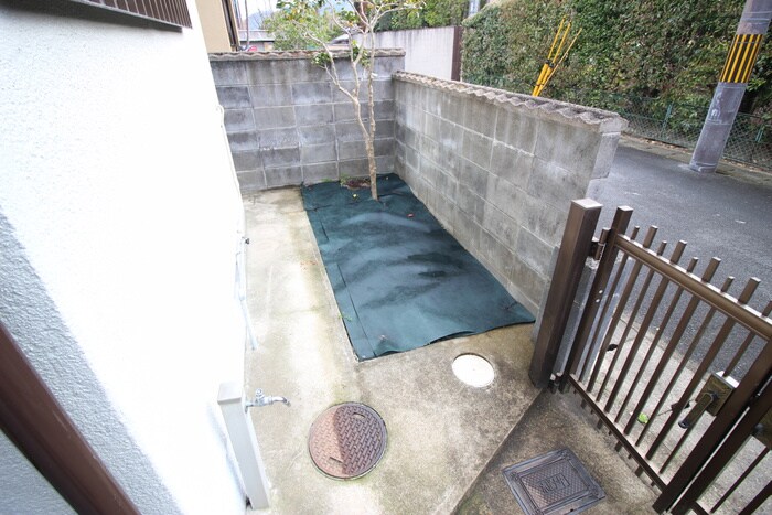 物件外観写真4　(エントランス部分)