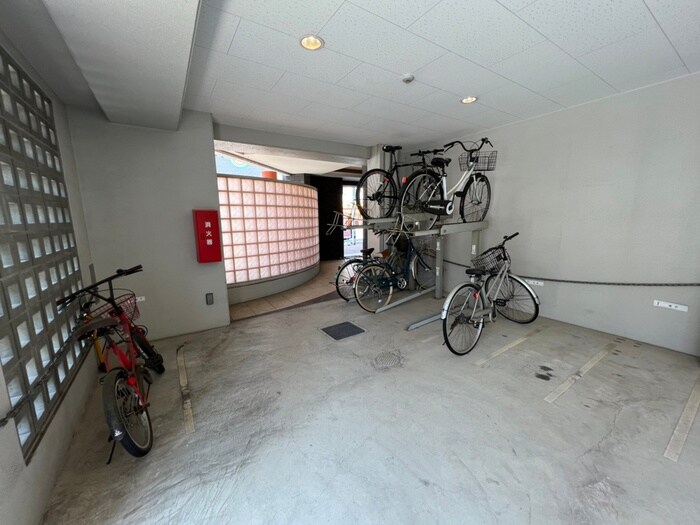 物件外観写真3　(駐輪場)