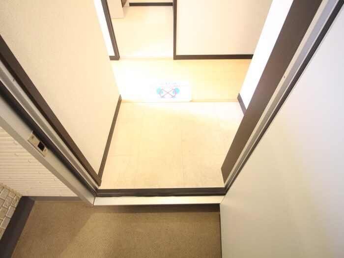 物件内観写真17　(玄関)