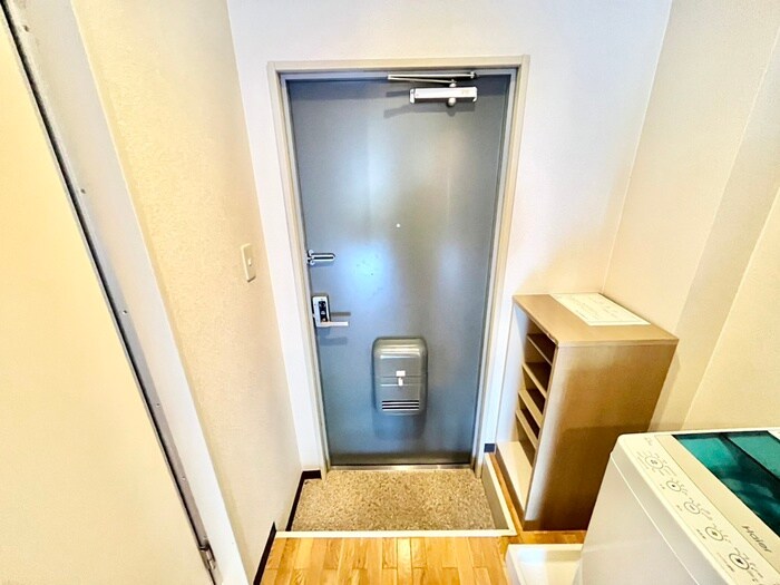 物件内観写真16　(玄関)