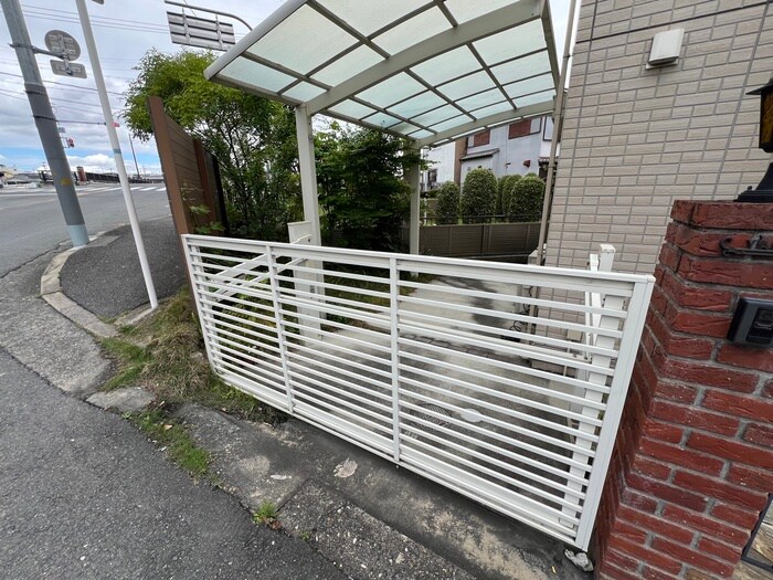 物件外観写真4　(駐車場)