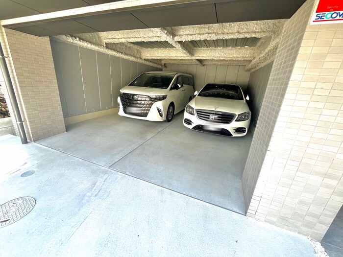 物件外観写真4　(駐車場)