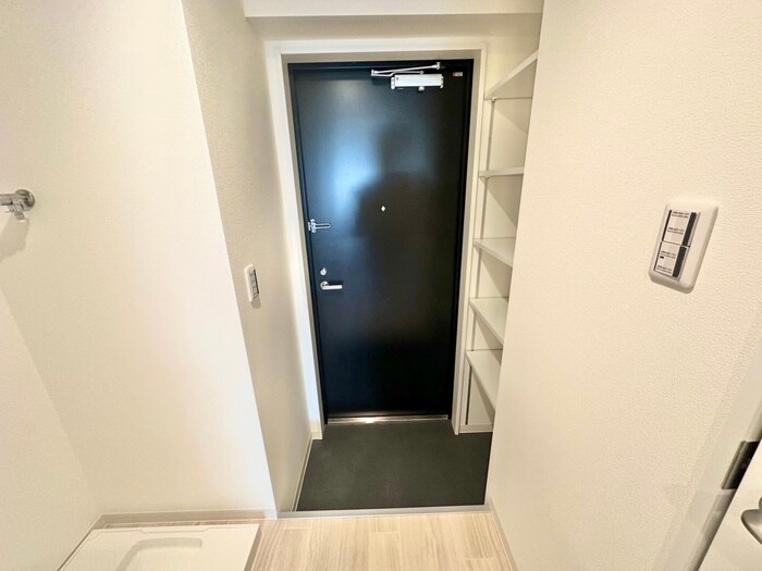 物件内観写真13　(玄関)