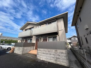 モンアヴニールC棟外観写真