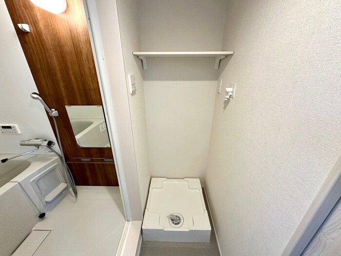 物件内観写真10　(洗濯機置場)